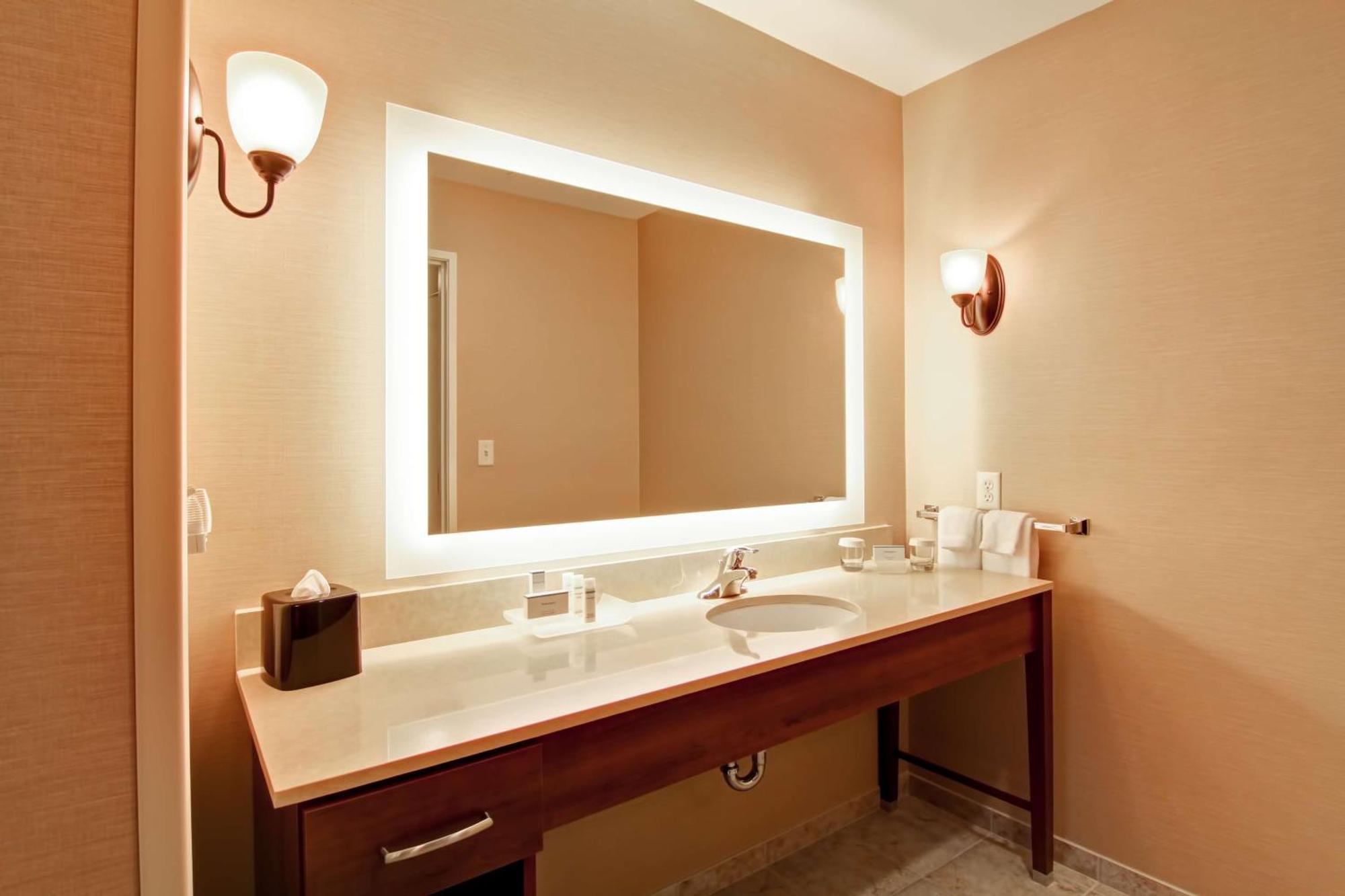 โฮมวูด สวีท บาย ฮิลตัน ริชแลนด์ Hotel ภายนอก รูปภาพ